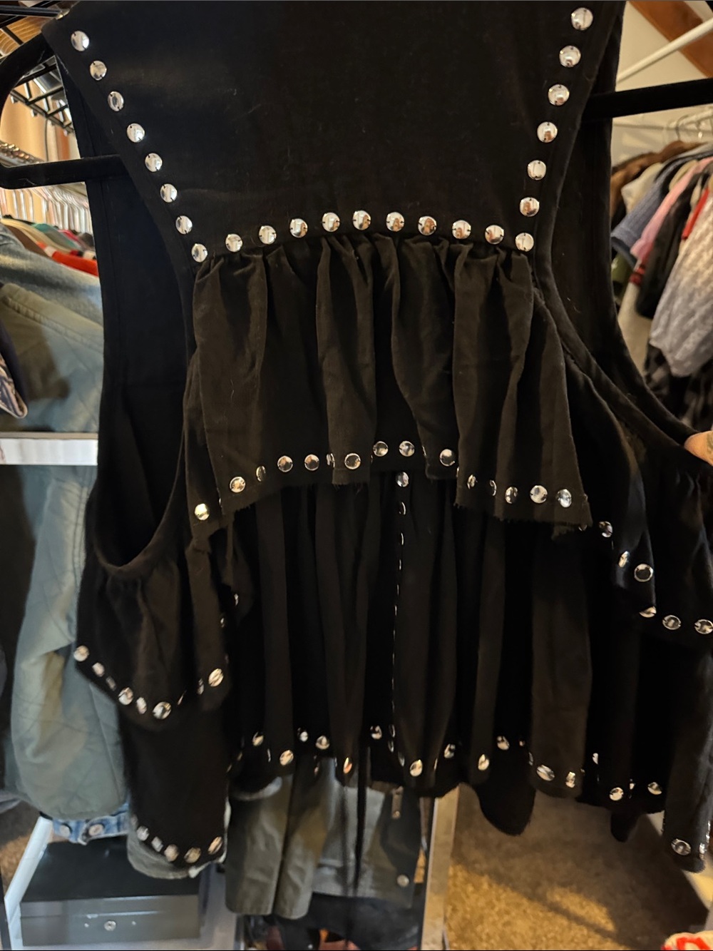 Studded - style tie vest with fluttery ruffle size M medium - Picture 6 of 6